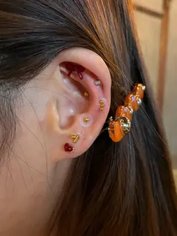 耳ツボジュエリー💎🎀両耳で16粒まで✨(片耳8粒ずつ)