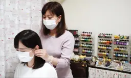 耳ツボセラピー5分、耳ツボジュエリー付き　　　　　西洋占星術20分のセッション