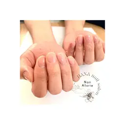 色塗りをされない方のためのベーシックなケアコースです。整爪+お湯を使用した爪周りのケア+手首までのトリートメント