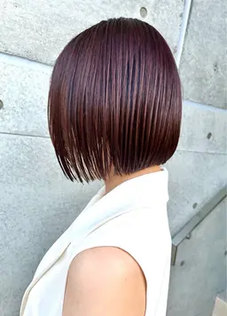 収まるボブカット+ツヤツヤカラー