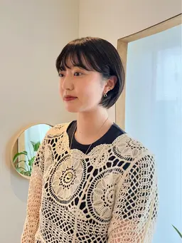 🌿【🐝似合わせ自由自在🐝】顔まわりのおくれ毛も♪骨格補正小顔カット