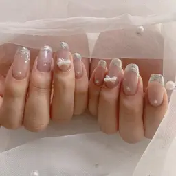 トレンドキラキラ✨ガラスフレンチ【¥4000】✨　　　　他店オフ無料、長さだしや補強も2本まで料金込み⋈*｡ﾟ