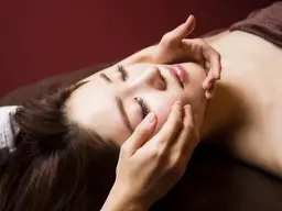 小顔コルギ＋頭蓋骨調整70分