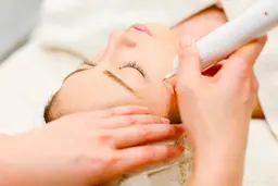 シミケアで本気の肌質改善《シミケア15分当て放題￥5,000→￥4,000》