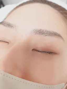 🪞眉毛の毛流れ矯正🪞不揃いな毛流れを整いやすくしていきます!