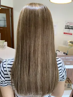 ⭐ブリーチ⭐ハイライト＋イルミナ全体カラー💫トリートメント付き✨ 【魔法のバブル付き】 ¥13500