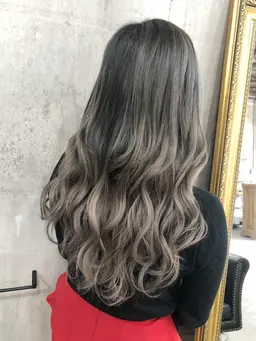 〈全員〉毛先ブリーチ+グラデーションカラー