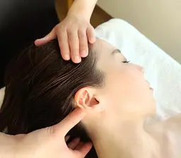 【じっくりほぐしたい方に】快眠リフトヘッドスパ75分施術＋選べるオイルリンパマッサージ/足湯付