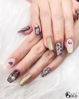 おしゃれなチェック柄デザイン✨シンプルなのに存在感があり、どんなファッションにも合わせやすいネイルです💅