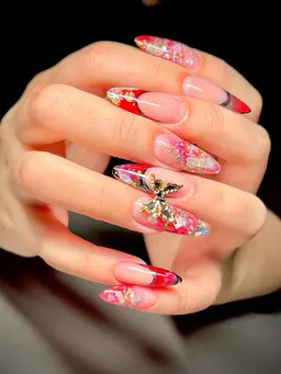 アクリルスカルプチュア（爪の長さ出し）アート盛り沢山❗️乗せ放題‼️ネイルコンテスト優勝ネイリストが施術します。