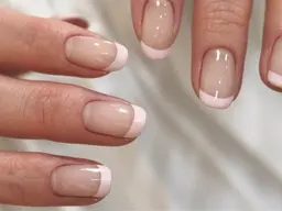 フレンチネイル 🌙🎀✨(オフ1100円・自爪育成ケア付き)