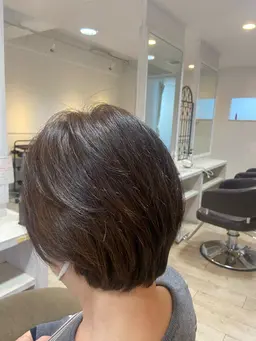 カットとオリジナルのクリームを使ったヘッドスパです。