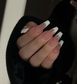 グラデーション×フレンチ(オフあり)(16時からのみ)パーツ無料で付け放題♡長さだしし放題♡