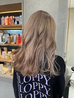 「⭐️ハイトーンされたい方必見⭐️」カット+全頭ブリーチ+オンカラー+1stepトリートメント