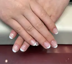 オフありスタンダードな白フレンチ