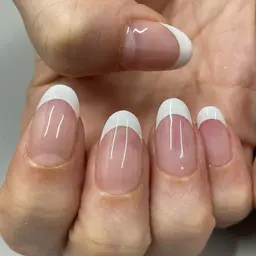 表参道🚉ご新規様◎オフ無しの方◎クリアベースにフレンチネイル3990円🫧パラジェル使用💅お時間ご相談🙇🏻‍♀️