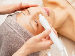 お手軽キレイが叶う✨【毛穴洗浄/毛穴の開き/ニキビケア】乳酸ピーリング&毛穴洗浄ハイドロフェイシャル☆