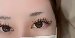 12月限定🎄フラットラッシュ120本✨オフ無料🆓アイシャンプー付🤩濃く見える毛質です☺️