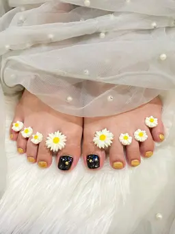 🌼【夏限定】🌼フット定額シンプルコース(ソフトジェルオフ無料・丁寧ケア込、美白ケア、集中保湿ケア、フットマスクつけ)