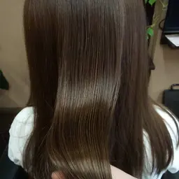 ●特撰の成分にこだわった天然ストレート４時間