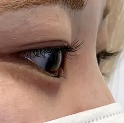 【⭐️SNSで話題沸騰中の新メニュー⭐️】次世代まつ毛カール　コスメリフト(上まつげ)トリートメント付き🎁