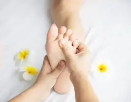 フットケア🦶足裏〜ふくらはぎ (フットパック付 ) 足の疲れ/むくみ/だるみ *他メニューの組み合わせOK