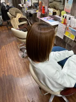 広がりやクセ、ばさつきなど気になっていませんか？真っ直ぐ過ぎずナチュラルなストレートがオススメ♪