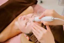 一度の施術で小顔効果！たるみ撃退！！表情筋のエクササイズ！フェイスラインスッキリ💝抑毛効果ジェルパック付！