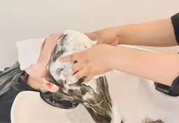 【日頃の疲れを癒しませんか？】本格アロマ ヘッドスパ15分