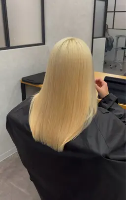 ダブルカラー➕カット 最新のケアブリーチ、一般のケアブリーチの5倍のケア力でツヤツヤハイトーン✨️カット込みでのご案内✨