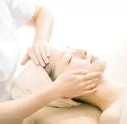 【ベッド】フェイシャルマッサージ+お悩み別パック