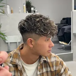 【🔥漢かっこいい🔥】ハイライト➕パーマ➕カット➕トリートメント➕セット