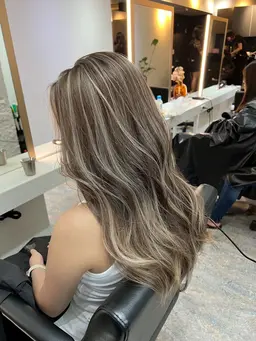 ケアブリーチ使用/オリジナルハイライト＋TOKIOトリートメント✨¥14000