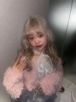 【2月限定🍓】ブリーチ+カラー +カット+ダメージ補修トリートメント+韓国風ヘアセット✧*｡