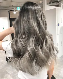 バレイヤージュ + トリートメント +カットハイクオリティな外国人カラーをさせて頂きます。