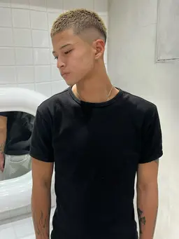 【🔥ミニモ限定🔥】🤍ブリーチ🫧＋オンカラー＋髪質改善トリートメント💧