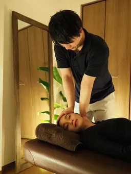 【美容整体】美姿勢整体＋小顔矯正　６０分【反り腰/巻肩/猫背/ストレートネック/左右差/骨盤/エラ/フェイスライン】