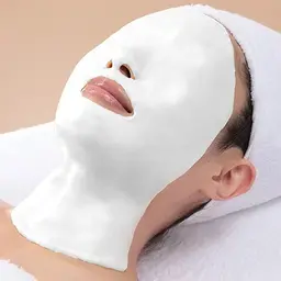 紫外線によるシミ、肌老化を何とかしたい方。フェイシャルフルコースに、美白のメナードが研究を重ねた、徹底美白パックをプラス