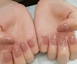 ワンカラー又はラメグラデーション（オフ込み）スカルプ、ハードネイルは別料金になります。