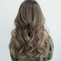 カット+トレンドカラー¥9980嬉しいドリンクお菓子つき🤍