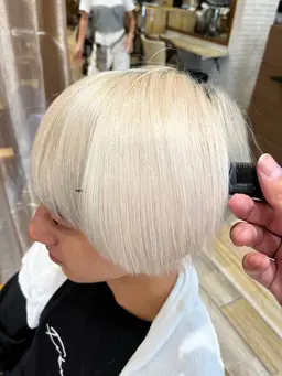 🌈ダメージレスにツヤツヤハイトーンに🌈エフェクトブリーチ2回+オンカラー+オリジナル髪質改善処理