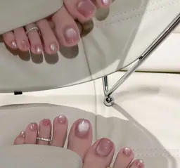 初回オフ無料✨フットネイル💕マグネット／フラッシュ／ミラーネイルコース