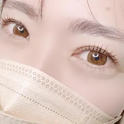 パリジェンヌラッシュリフト・コーティング美容液仕上げ