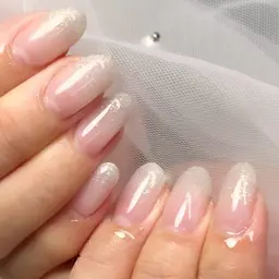 【パールホワイトグラデ】職場ネイルにもOK ❘ ほんのりグレー入り 🤍🩶