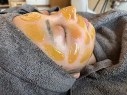 艶肌ワックス　美容成分のみのワックスを使用し産毛・ごわつきを除去します！