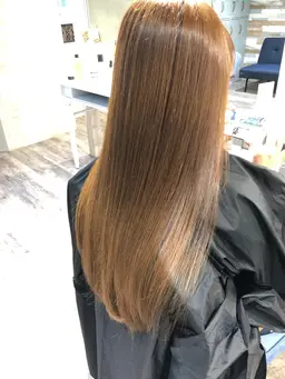 カット＋サラ艶ストレート