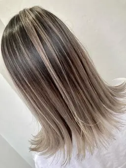 早割🉐限定🐶1日2人まで　アンブレラカラー　デザインカラー髪質改善トリートメント