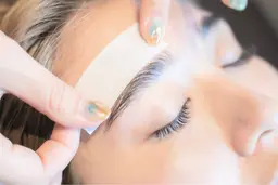 🤍HBL🤍ハリウッドブロウリフト【まゆげパーマ+ワックス脱毛】