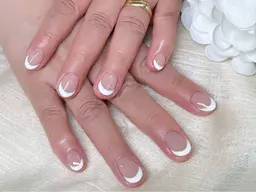 ⭐️ 【Hand】いろいろなお洋服に似合います!基本はクリアにフレンチを描きます。ベース色を追加する場合、ご連絡ください