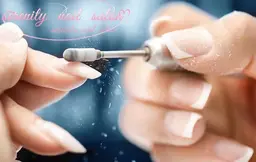 「ハンド」ソフトジェルオフのみ¥3300                      スカルプと長さ出しオフのみ¥4400